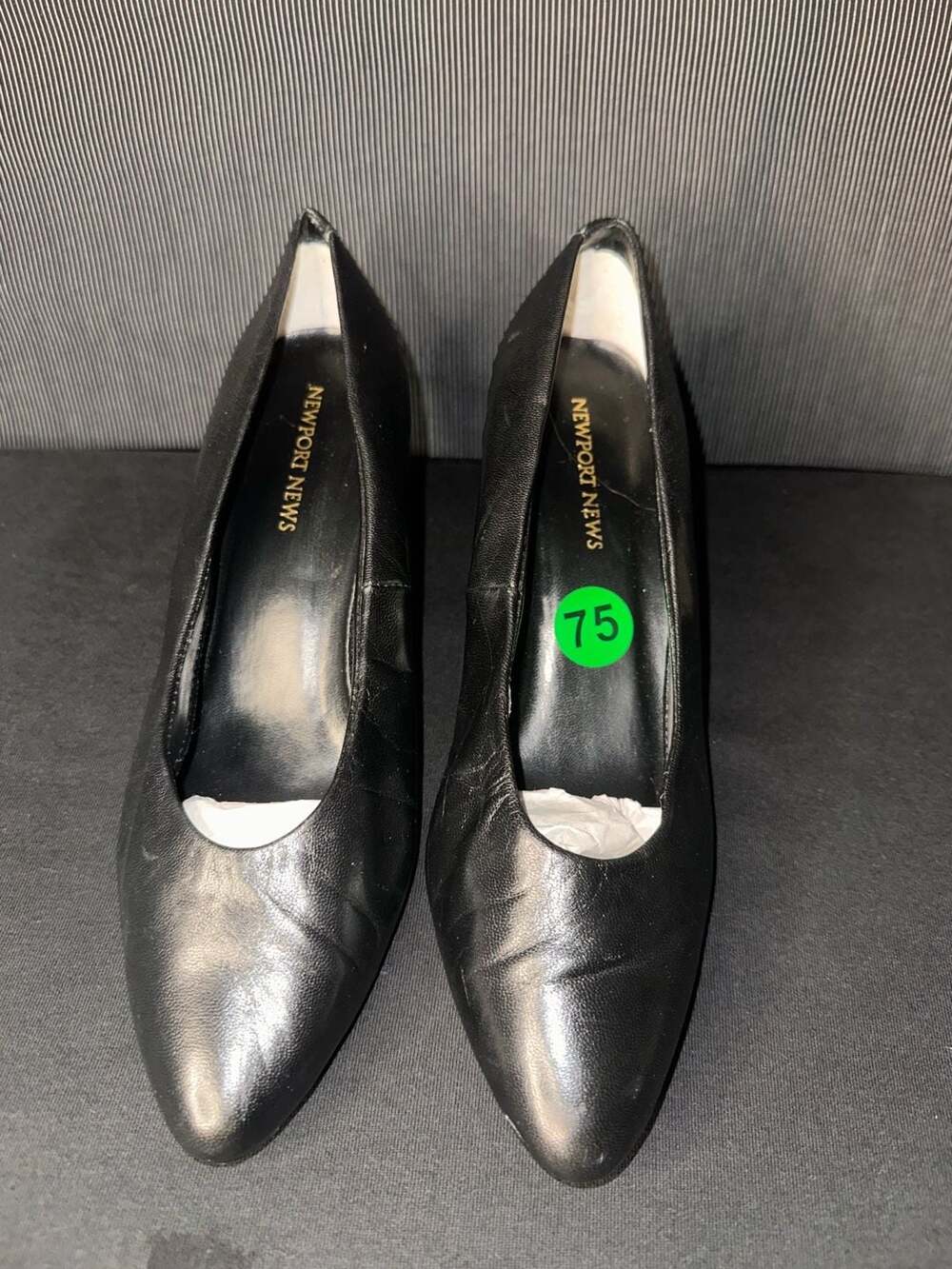No.75 Newport News Women's Black Leather Pointed Toe Heels Pumps